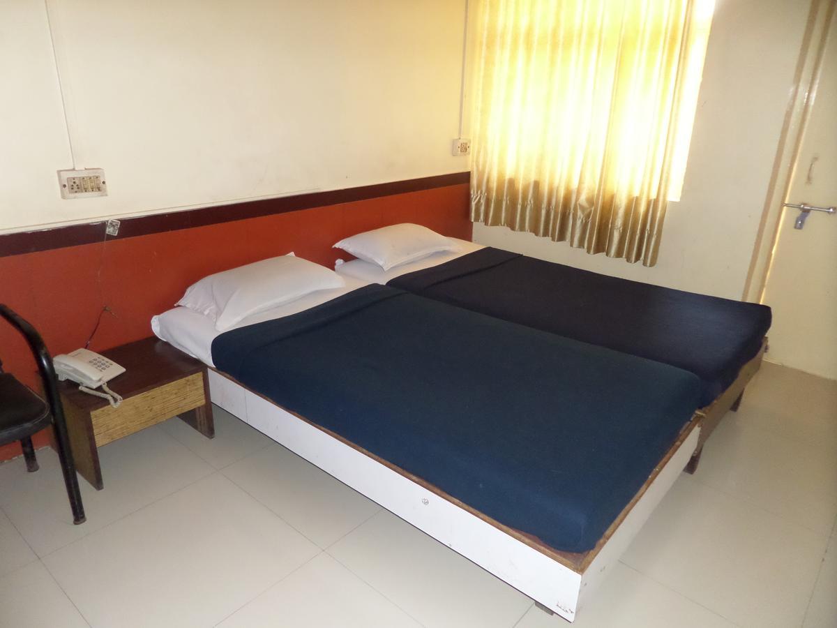 Hotel Sadanand Sāngli Esterno foto