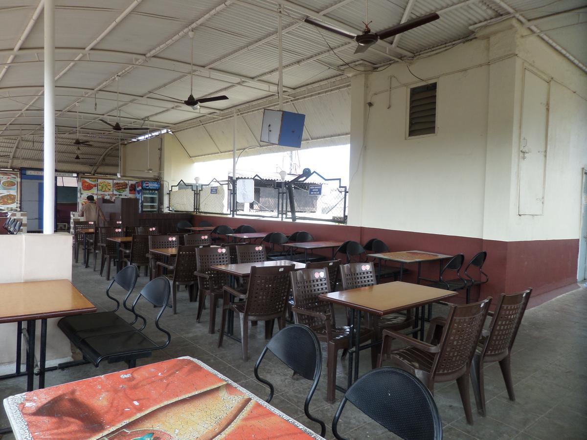 Hotel Sadanand Sāngli Esterno foto