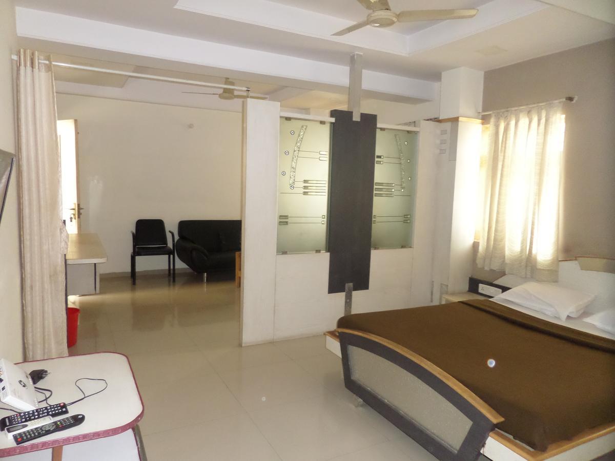 Hotel Sadanand Sāngli Esterno foto