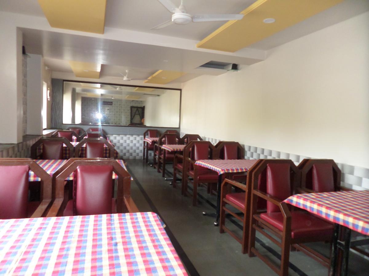 Hotel Sadanand Sāngli Esterno foto