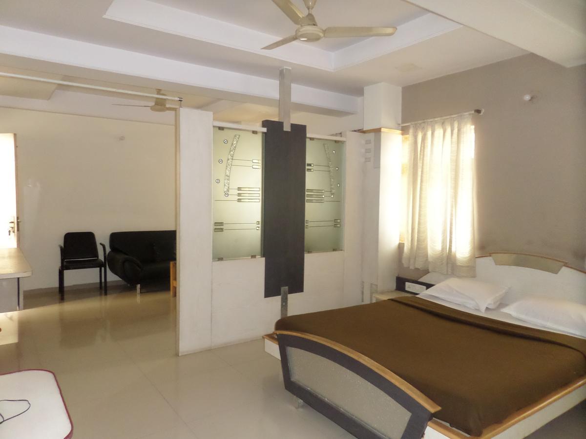 Hotel Sadanand Sāngli Esterno foto