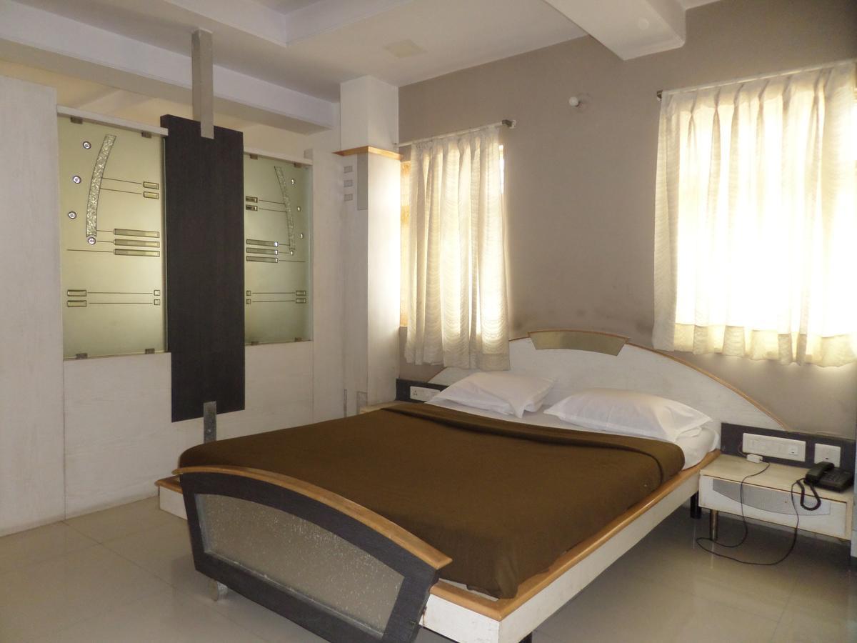 Hotel Sadanand Sāngli Esterno foto