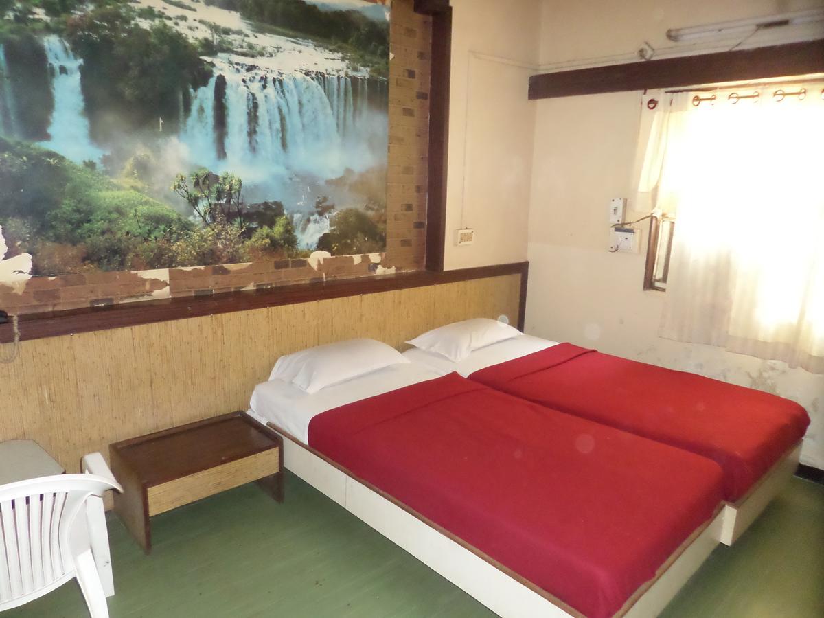 Hotel Sadanand Sāngli Esterno foto