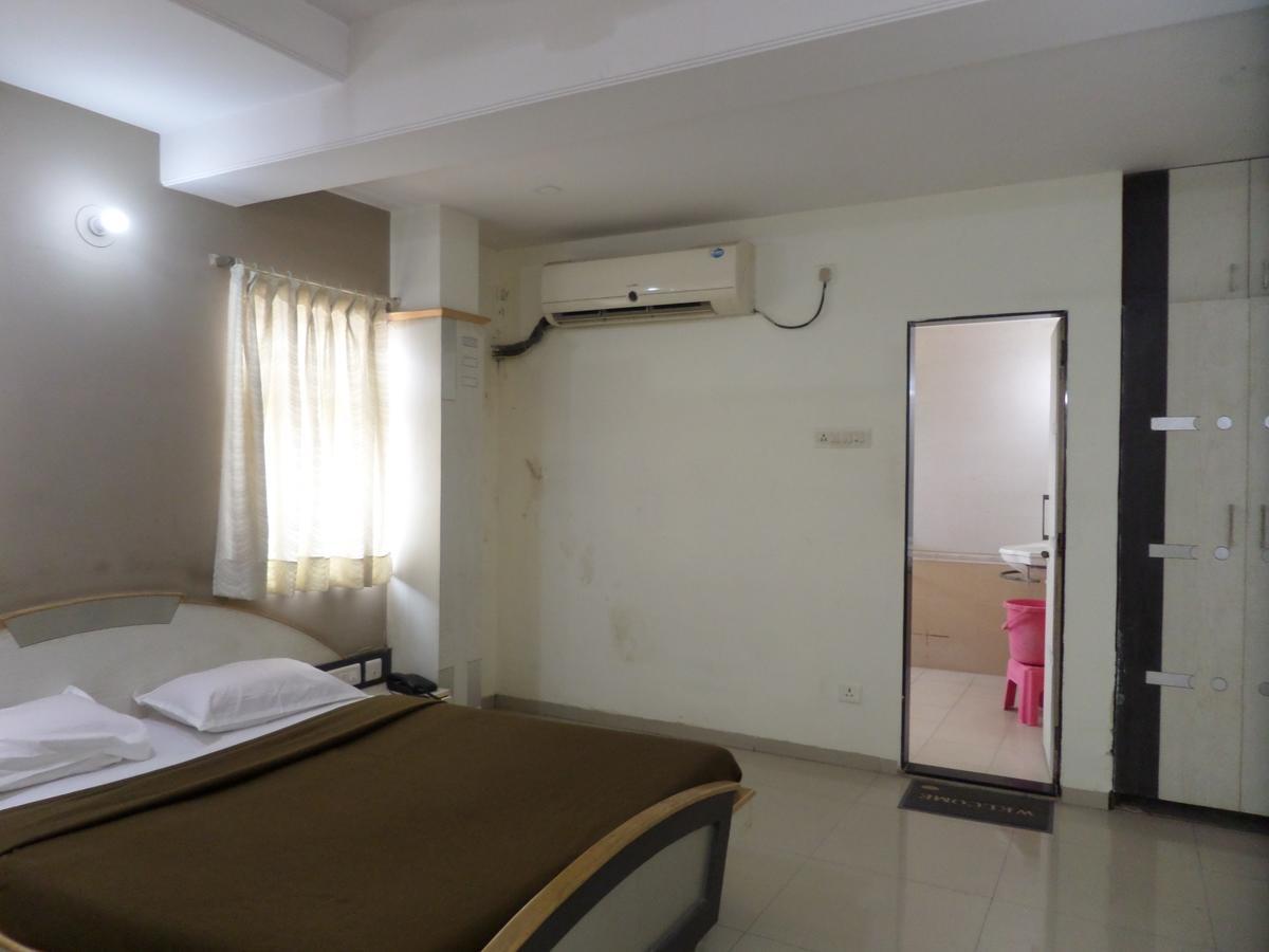 Hotel Sadanand Sāngli Esterno foto