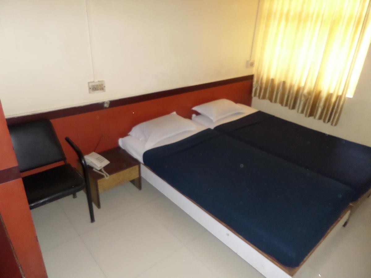 Hotel Sadanand Sāngli Esterno foto