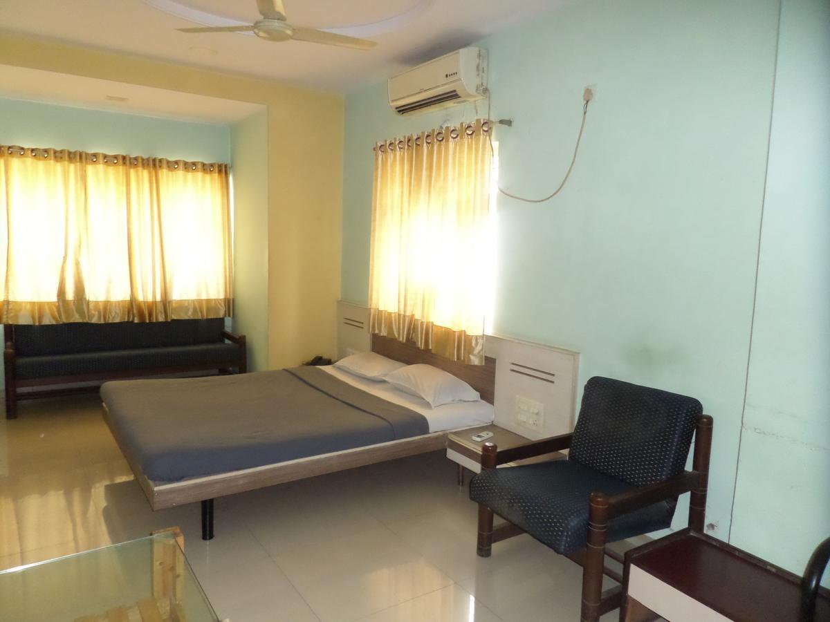 Hotel Sadanand Sāngli Esterno foto