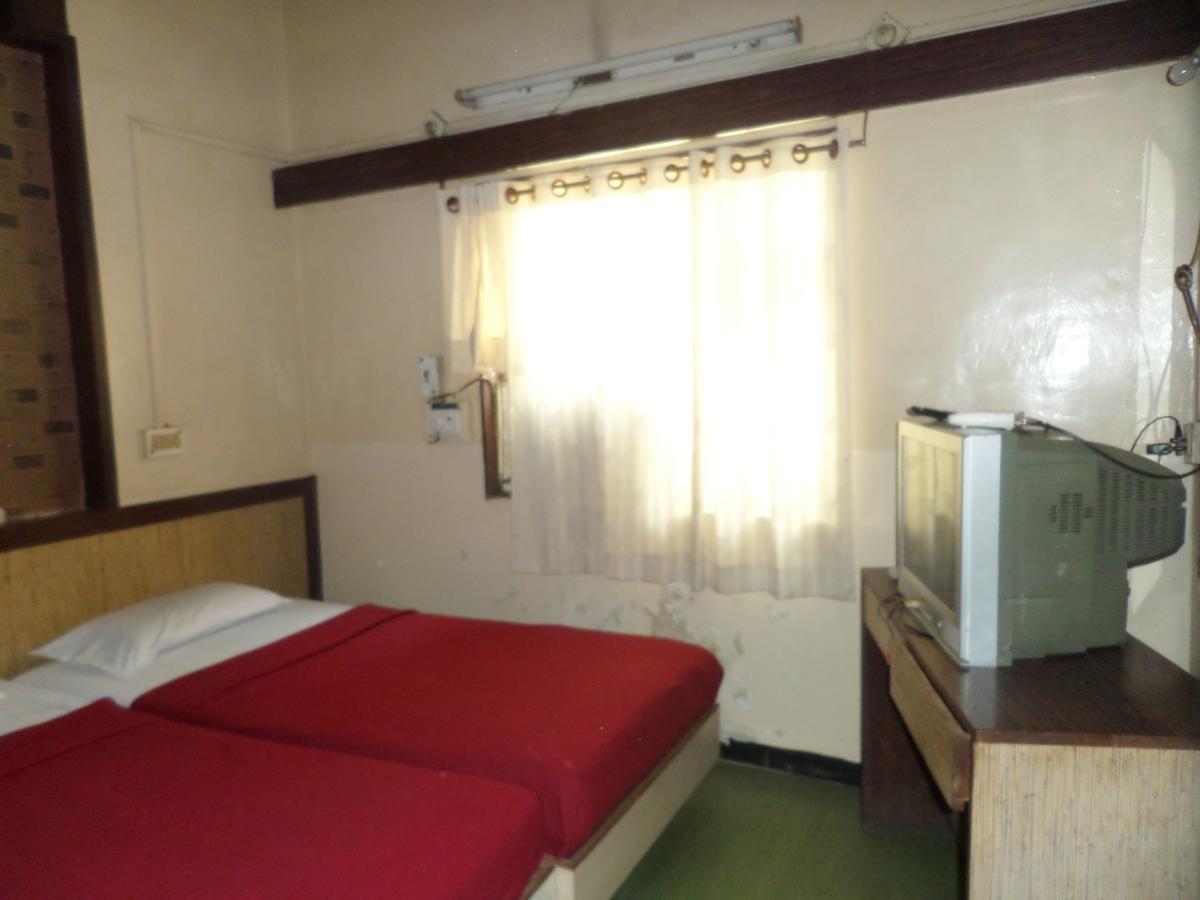 Hotel Sadanand Sāngli Esterno foto